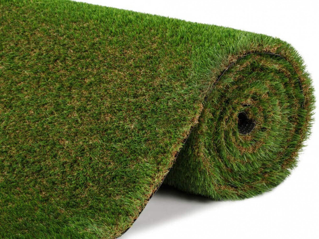 Rotolo di erba sintetica da 2 cm che mostra la densità e la qualità dei filati in polipropilene.