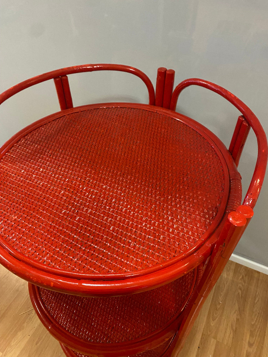 Tavolino decorativo a 3 livelli.