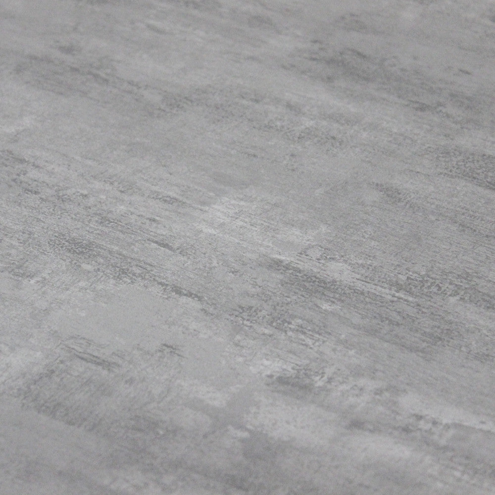 Primo piano della superficie in melaminico grigio con finitura realistica effetto cemento.
