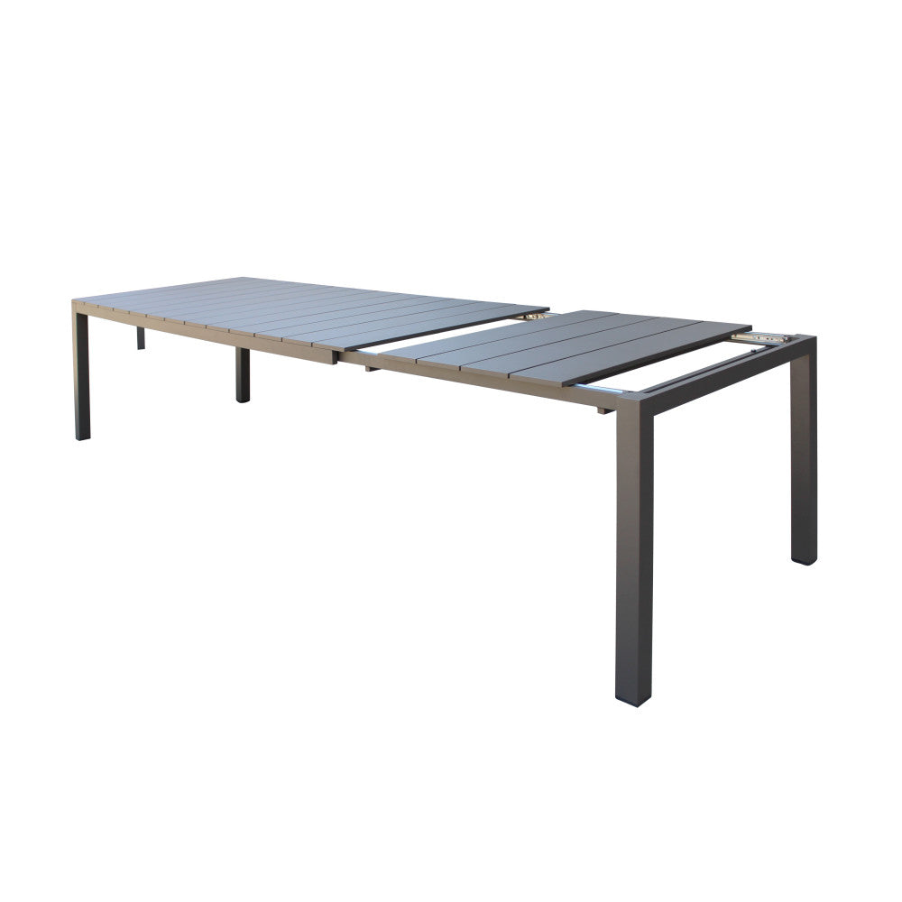 Tavolo allungabile da esterno in alluminio, lunghezza variabile da 215 a 281 cm.