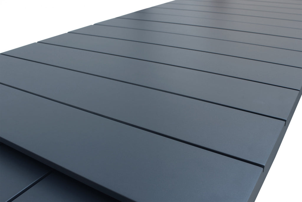 Tavolo allungabile da esterno in alluminio, lunghezza variabile da 215 a 281 cm.