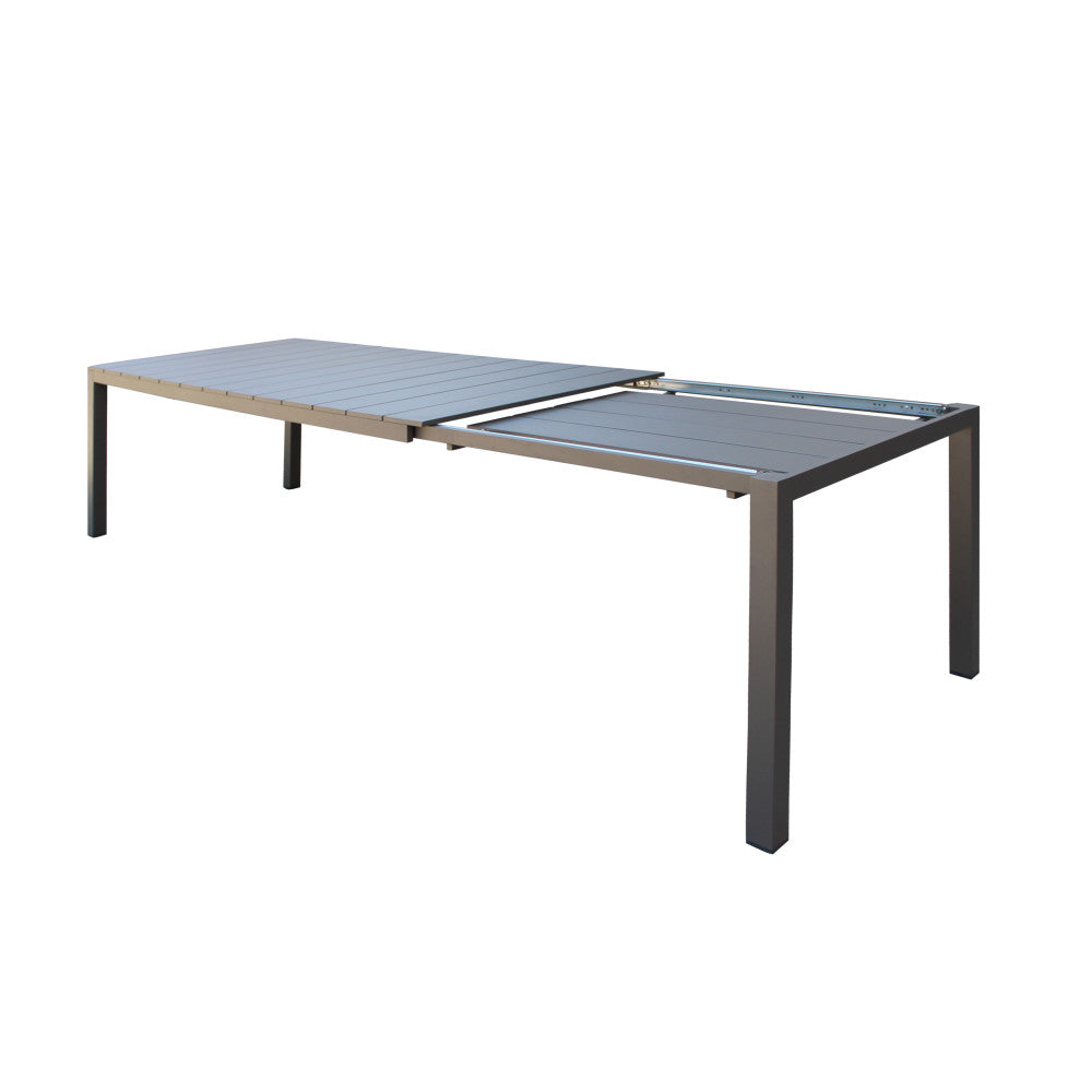 Tavolo allungabile da esterno in alluminio, lunghezza variabile da 215 a 281 cm.