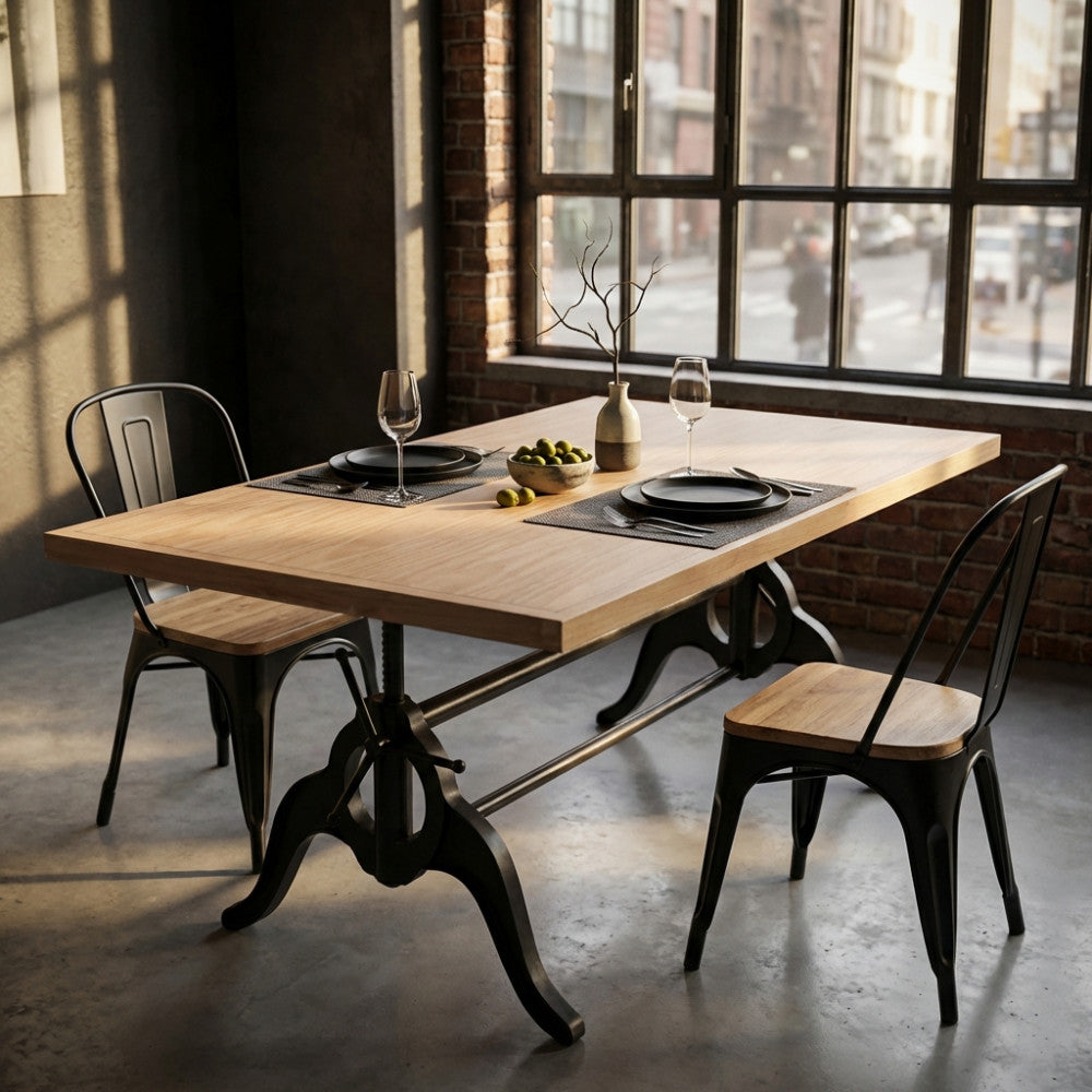 Dettaglio del tavolo Boyce apparecchiato in una sala da pranzo moderna con luce naturale dalle ampie finestre.