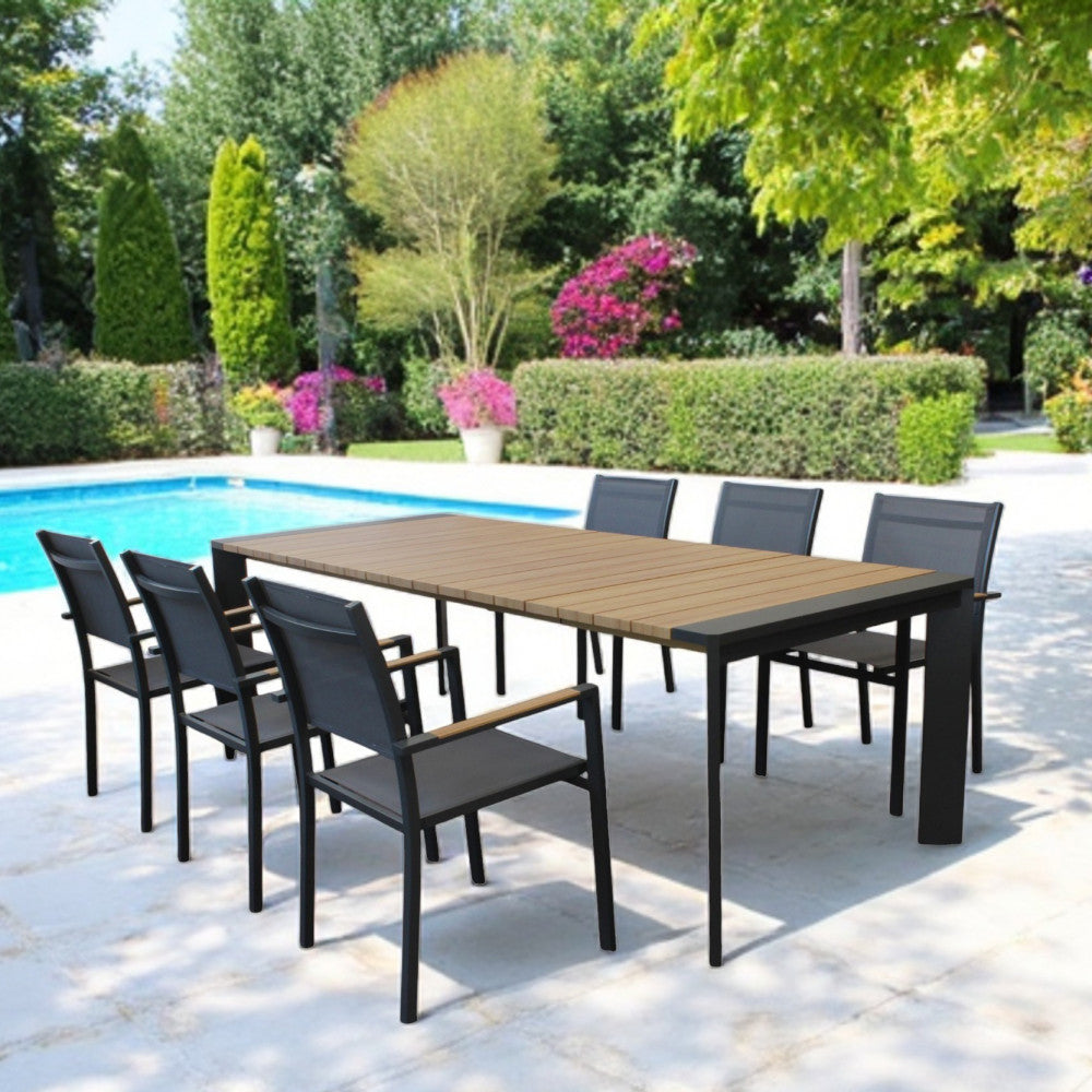 Set da pranzo all'aperto a bordo piscina, con il tavolo Brooklyn allungato e otto sedie moderne in metallo e tessuto antracite.