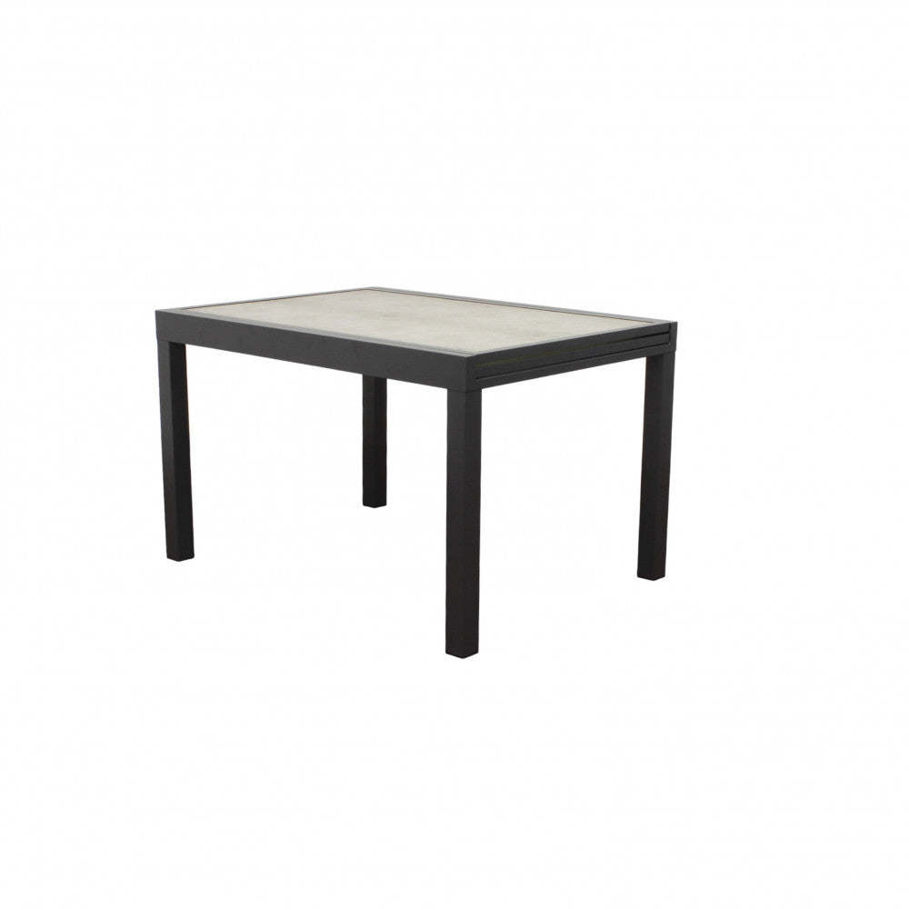 Tavolo Cambridge chiuso nella sua configurazione compatta da 120 cm.
