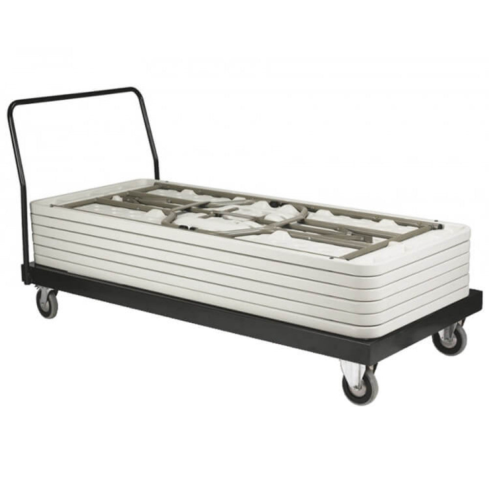 Diversi tavoli da catering CT804530 impilati su un carrello per il trasporto, dimostrando la facilità di stoccaggio.