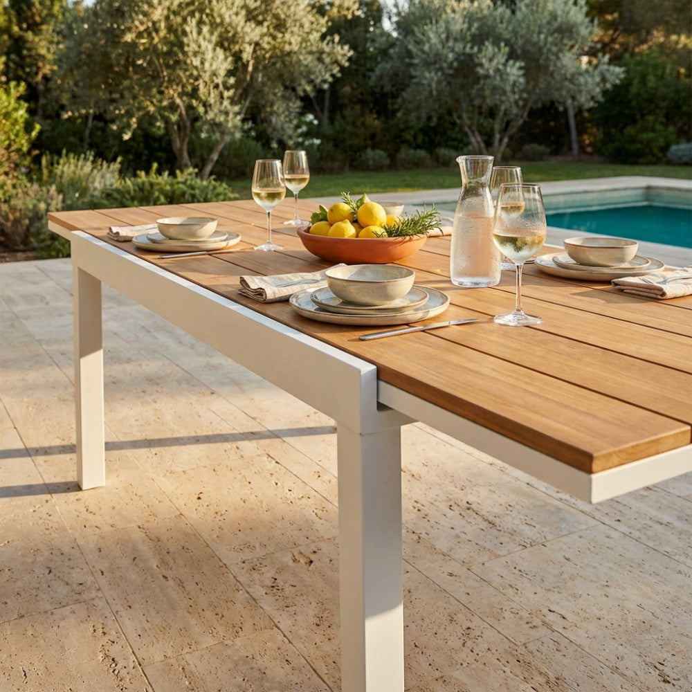 Tavolo Cosma Cayman con piano a doghe effetto teak