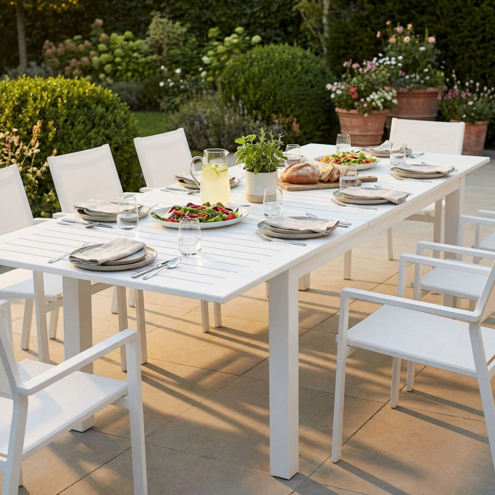 Tavolo outdoor Cosma esteso in ambiente esterno