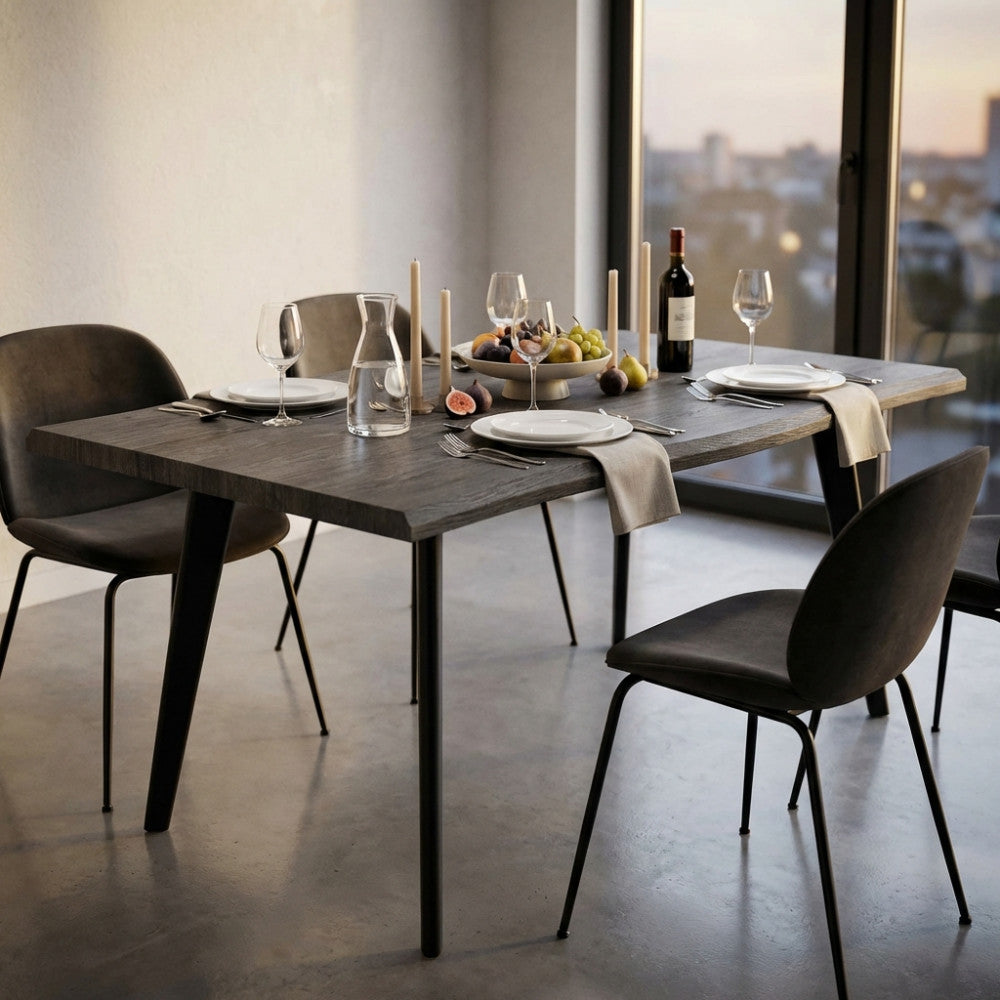 Tavolo da pranzo Dalbert in melaminico antracite nero allestito in una sala da pranzo moderna con vista panoramica.