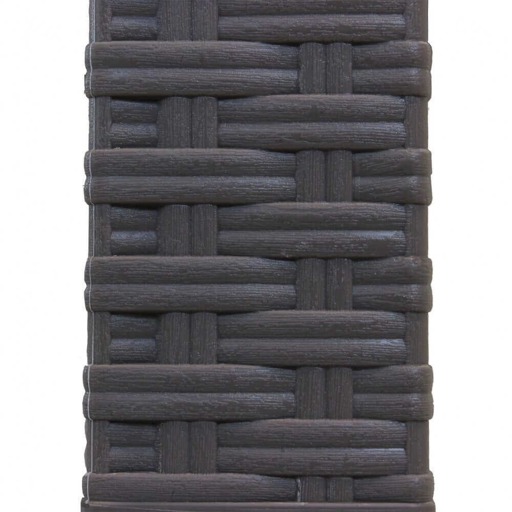 Dettaglio ravvicinato della texture in wicker color taupe, evidenziando l'intreccio materico e la finitura.