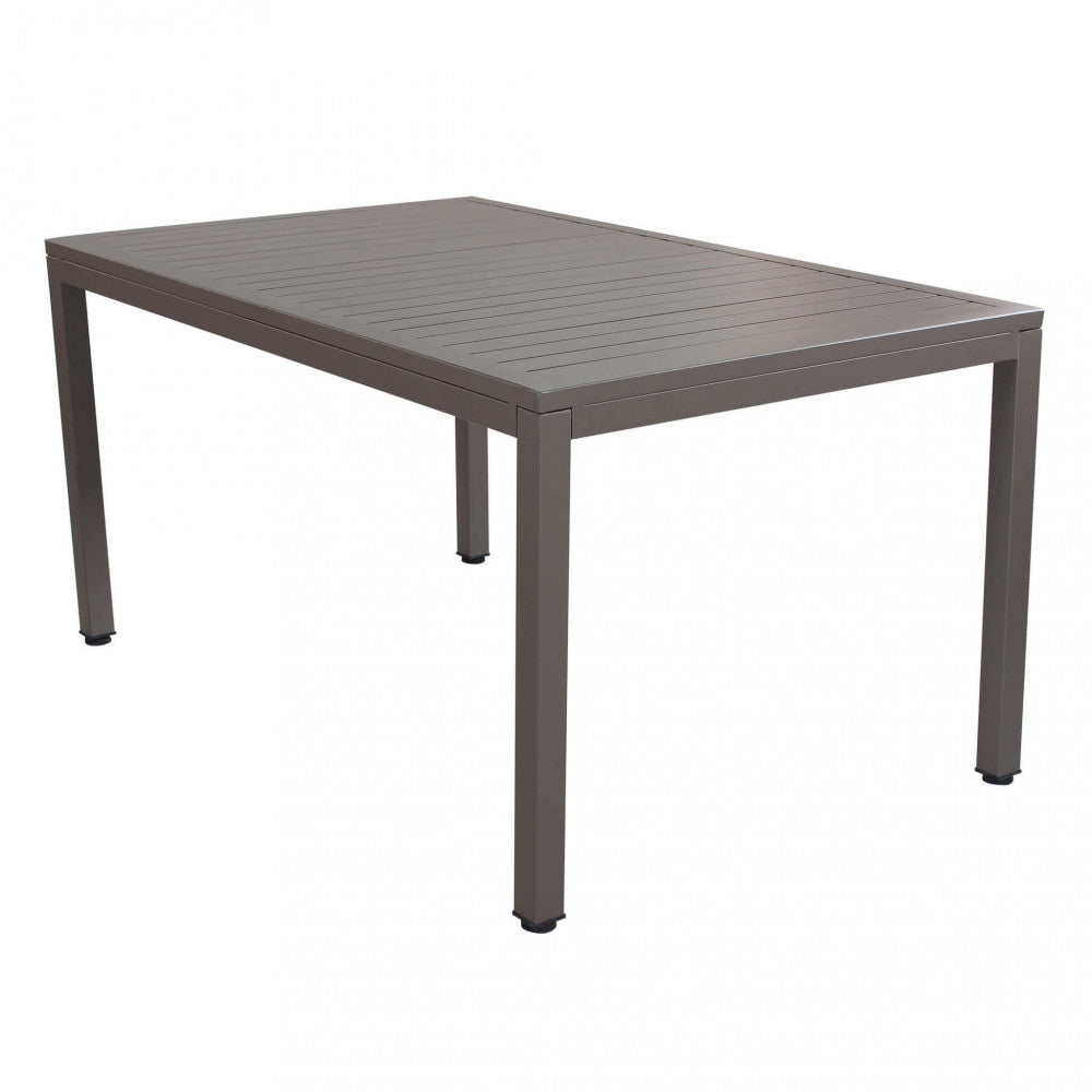 Tavolo Milo 150x90 cm in alluminio taupe, ambientato su una terrazza con sedie abbinate, che ne evidenzia il design pulito e la stabilità | Albert Stock