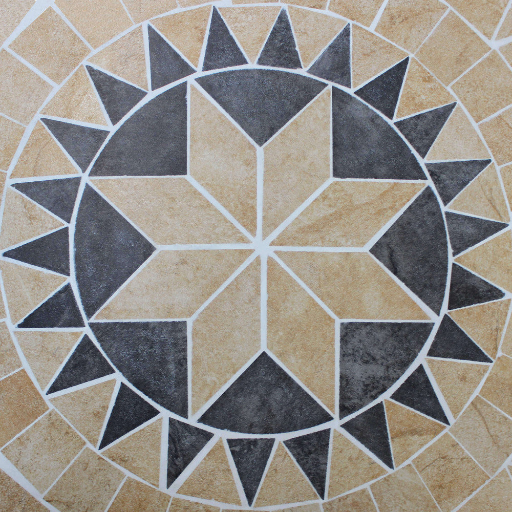 Vista frontale del Tavolo Perse, che evidenzia il suo design elegante e la texture unica del piano in mosaico su una terrazza | Albert Stock