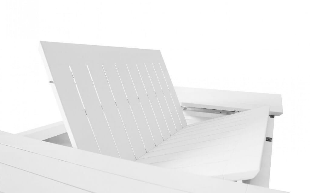 Dettaglio della struttura in alluminio bianco del Tavolo Zante, che evidenzia la sua durabilità e resistenza agli agenti atmosferici | Albert Stock