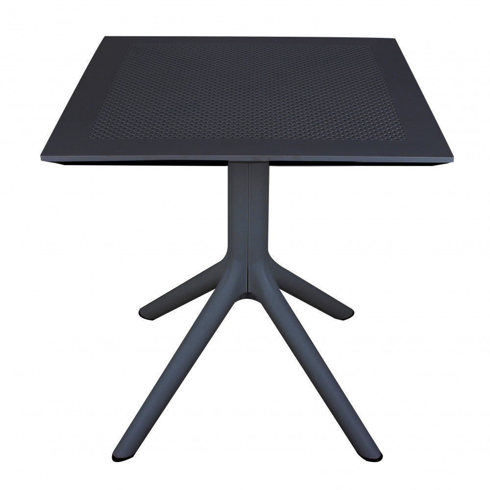 Il Tavolo Jarvis 80x80 cm, ambientato su una terrazza, che mostra la sua versatilità per gli spazi esterni