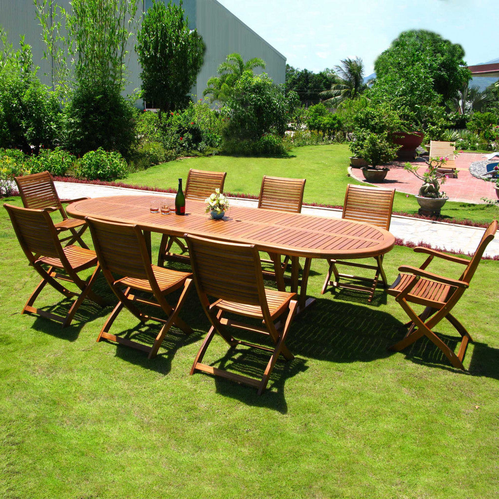 Tavolo da giardino Leonardo in legno di acacia massiccio con forma ovale, in configurazione chiusa.