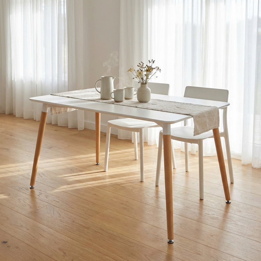 Vista angolare del tavolo Cosma Lione dal design scandinavo