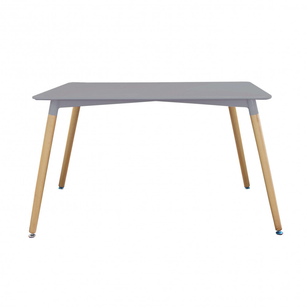 Vista frontale del tavolo fisso Lione che evidenzia la struttura solida e il design di ispirazione scandinava.