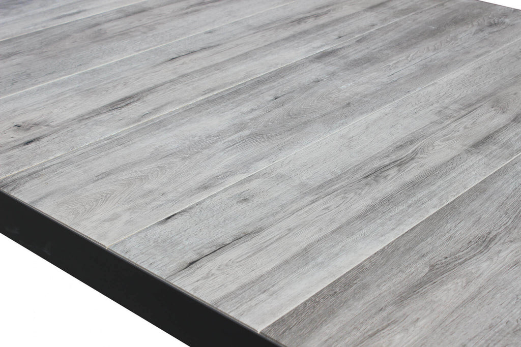 Tavolo Mackay in alluminio antracite e piano in ceramica effetto legno | Albert Stock