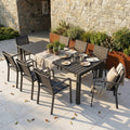 Tavolo da pranzo allungabile Nashville in metallo antracite allestito per una colazione all'aperto con sedute coordinate.