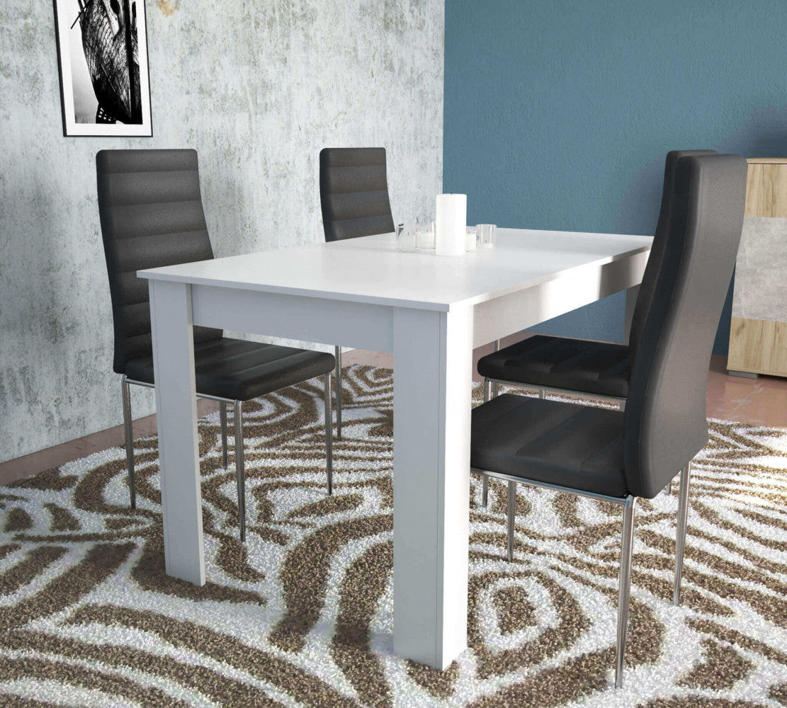Tavolo da pranzo Pepper bianco abbinato a quattro sedie in pelle nera su un tappeto decorato in un ambiente moderno.