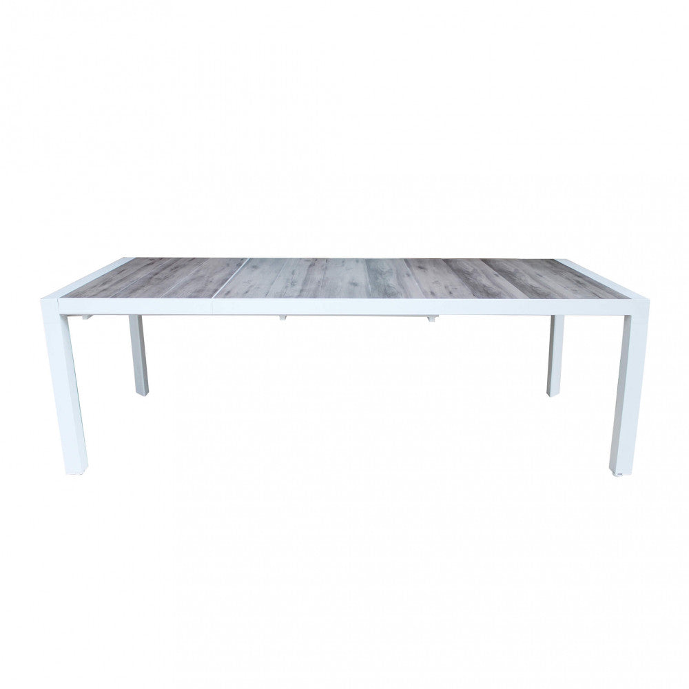 Tavolo da esterno Portland completamente esteso a 235 cm che mostra l'allineamento perfetto dei pannelli in gres.