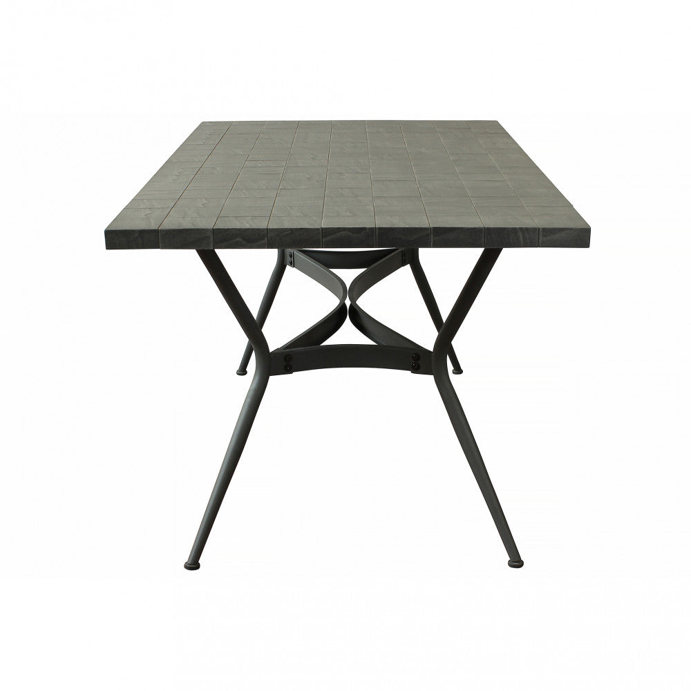 Vista frontale del lato corto del tavolo Minosse, focalizzata sull'eleganza strutturale dei supporti.