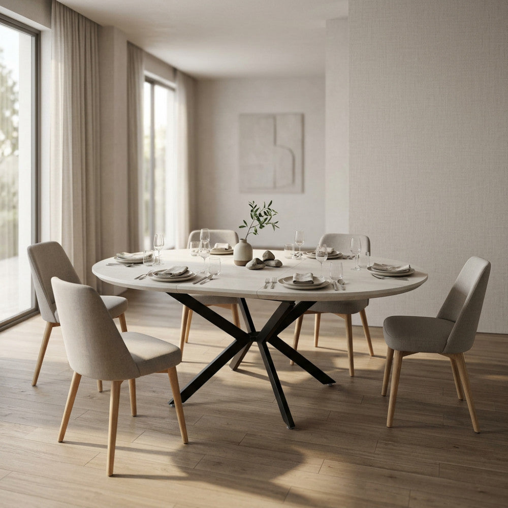 Tavolo da pranzo allungabile Garry in melaminico bianco effetto legno, allestito in una sala da pranzo moderna e luminosa.