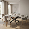 Tavolo da pranzo allungabile Garry in melaminico bianco effetto legno, allestito in una sala da pranzo moderna e luminosa.
