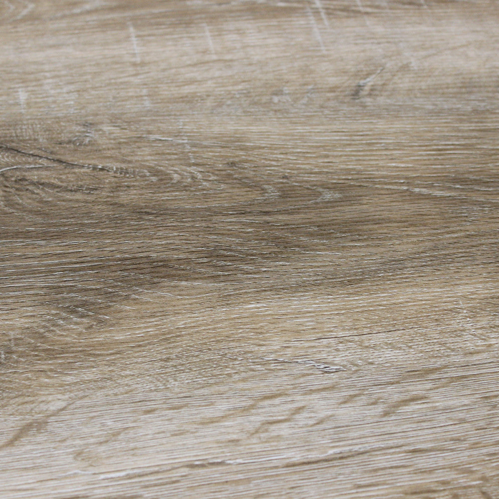Primo piano della texture in melaminico finitura naturale nodato del tavolo Garry.