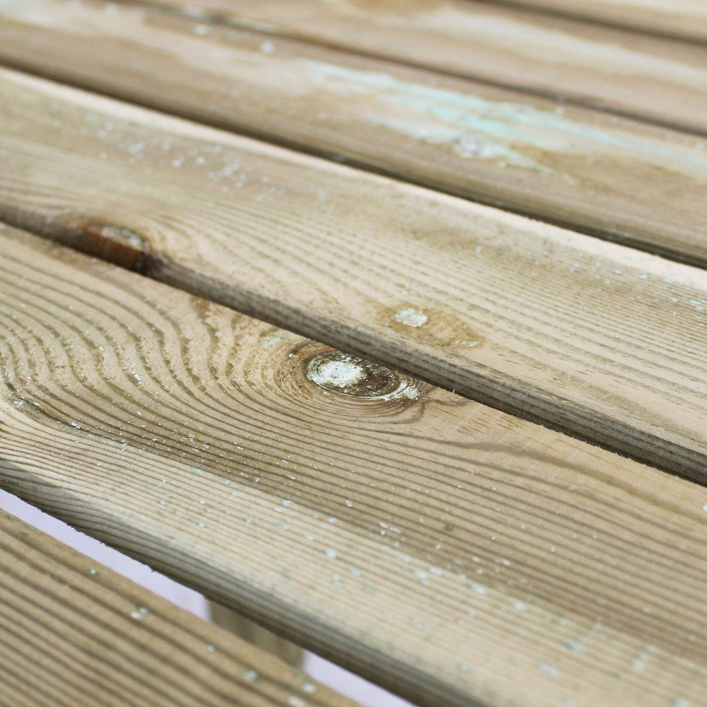 Tavolo da giardino robusto in pino trattato in autoclave.
