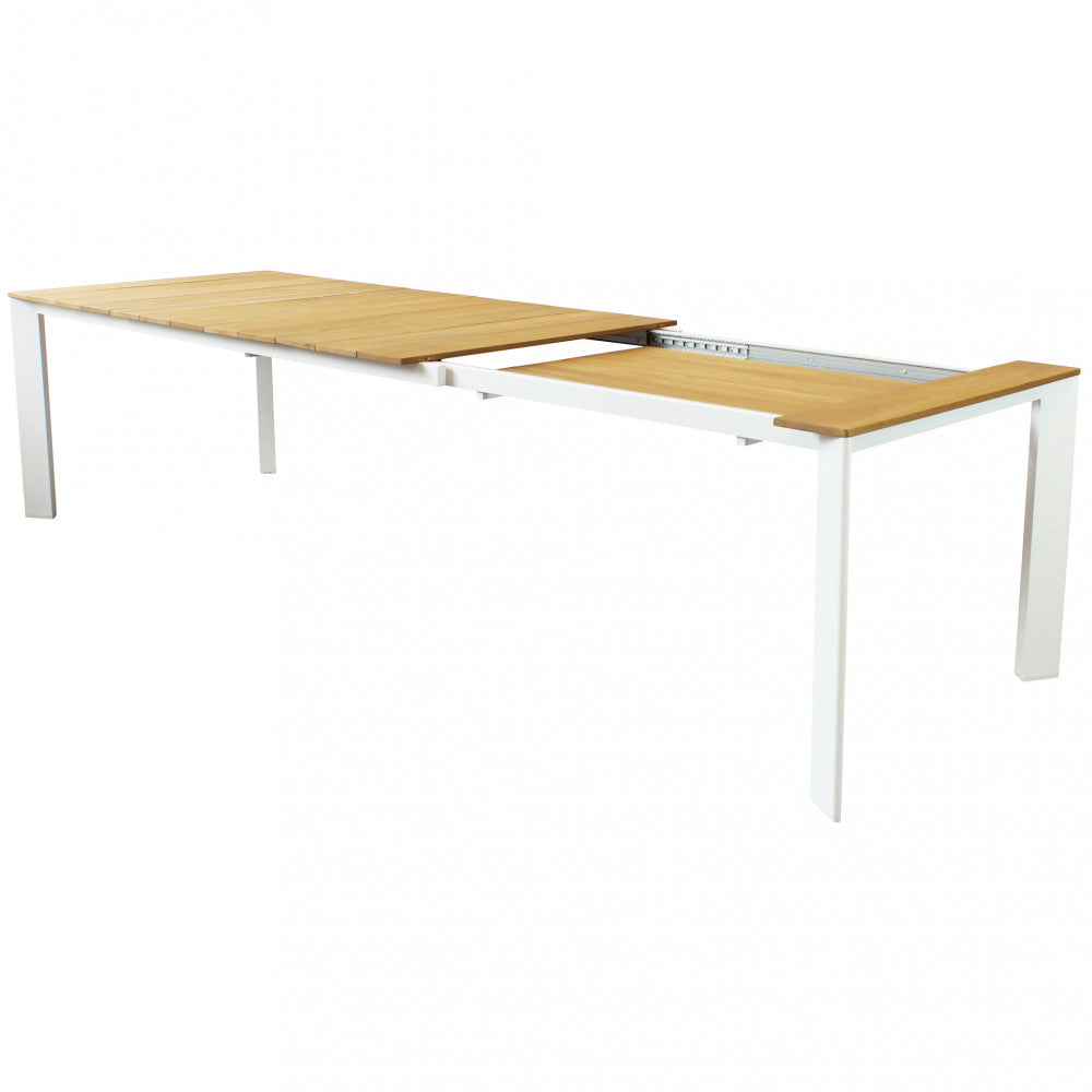 Tavolo da pranzo Tulcán in teak completamente esteso, mostrato su sfondo bianco.