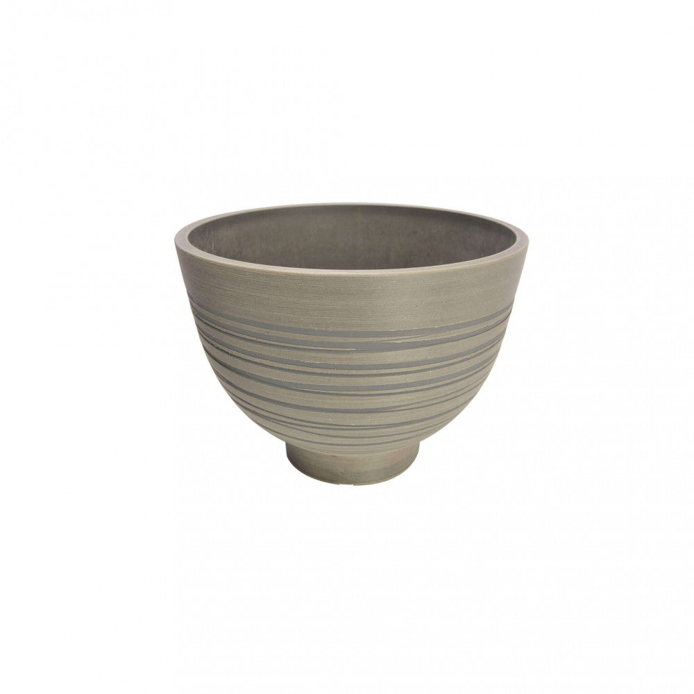 Silhouette frontale del Vaso Grande Narciso in fibra sintetica, che evidenzia le eleganti striature orizzontali della finitura antracite.