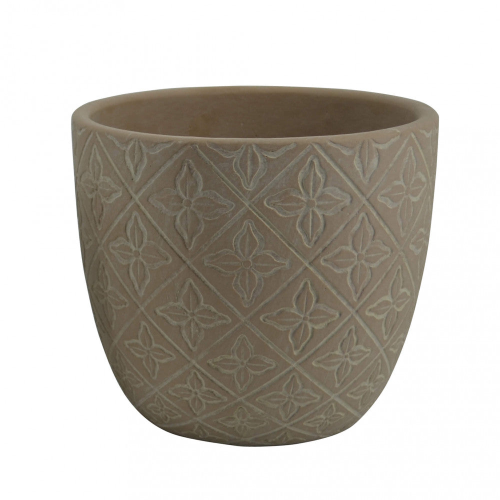 Dettaglio frontale del vaso grande Pansè in fibra sintetica marrone, che evidenzia il pattern geometrico a rombi con motivi floreali incisi.