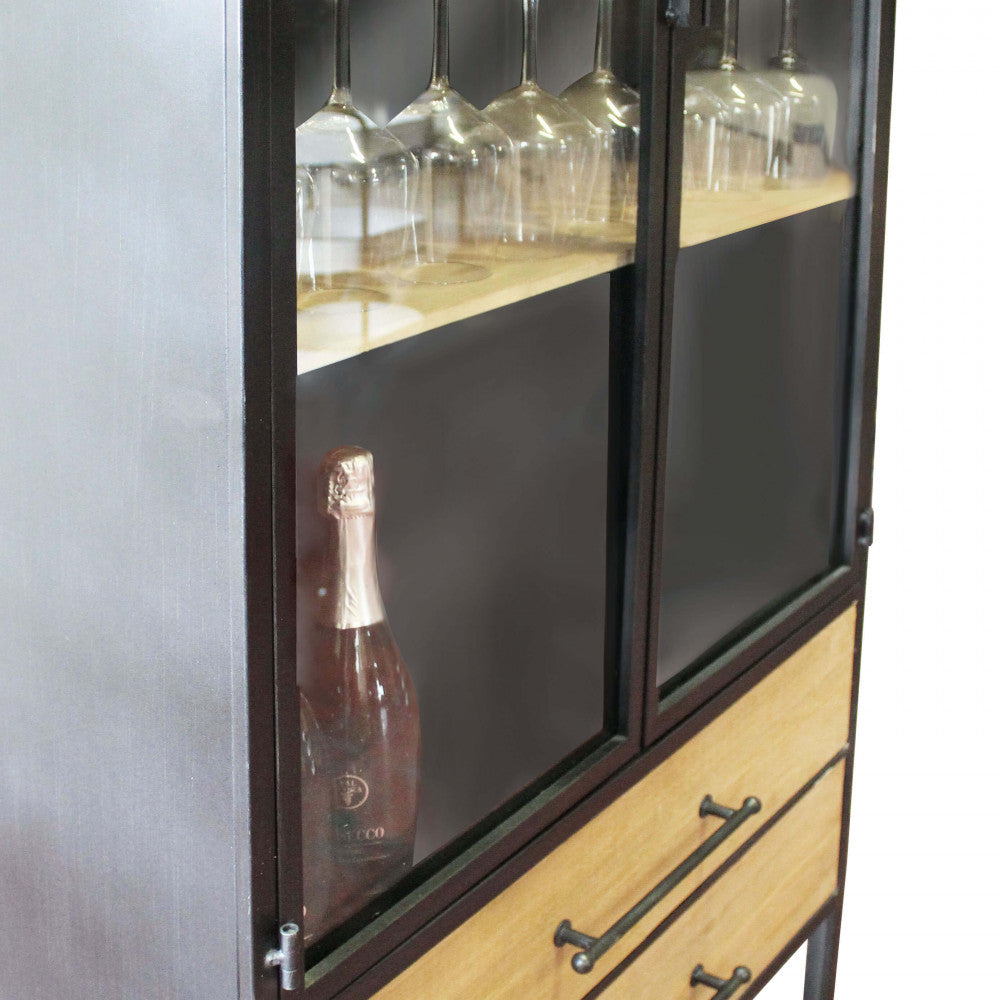 Vista Frontale Credenza moderna Mobile Chadwick per soggiorno e sala da pranzo, con ampio spazio di archiviazione | Albert Stock