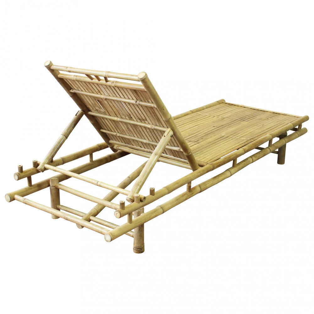 Vista dal Retro Lettino Martini in bamboo color marrone, con design elegante e seduta confortevole, ideale per esterni o interni. | Albert Stock